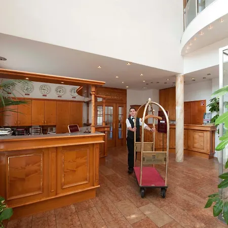 Отель Poinger Hof 4*
